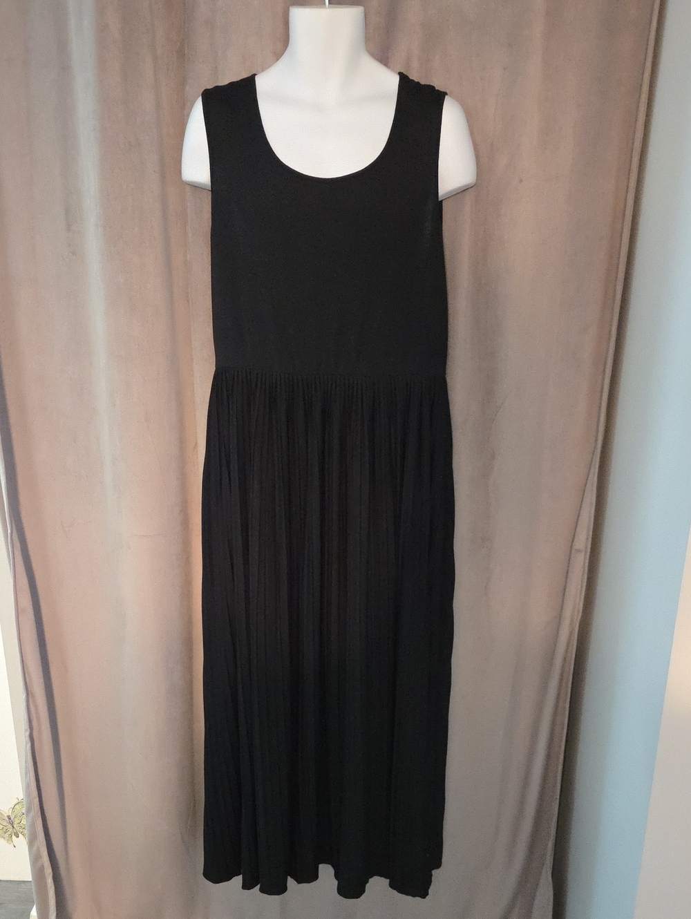 Lord & Taylor XL Black Sleeveless Pleated Maxi Dress